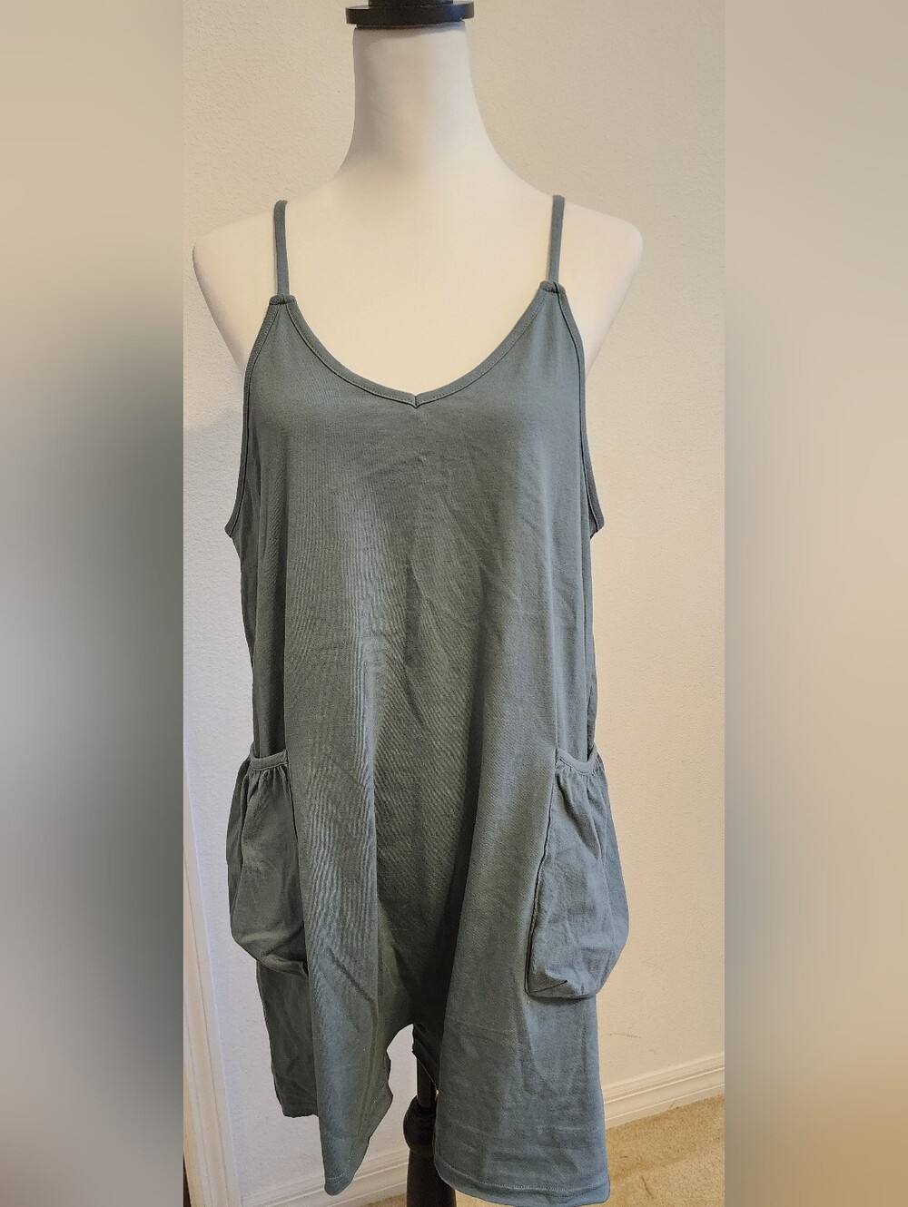 Zenana Spaghetti Strap Pocketed Romper NWOT